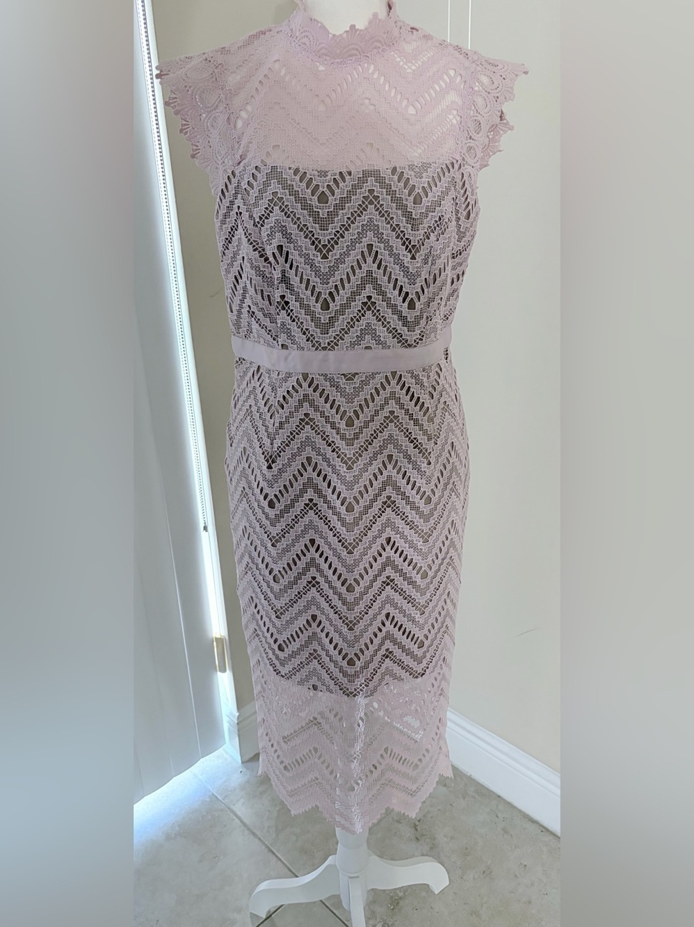 NWT Bardot Gemma Lace Halter Midi Dress in Dusty Pink - Size 6